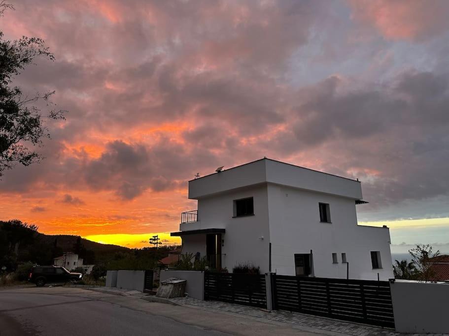 הוילה קיירניה Karmi'De Rueya Gibi Tatil מראה חיצוני תמונה
